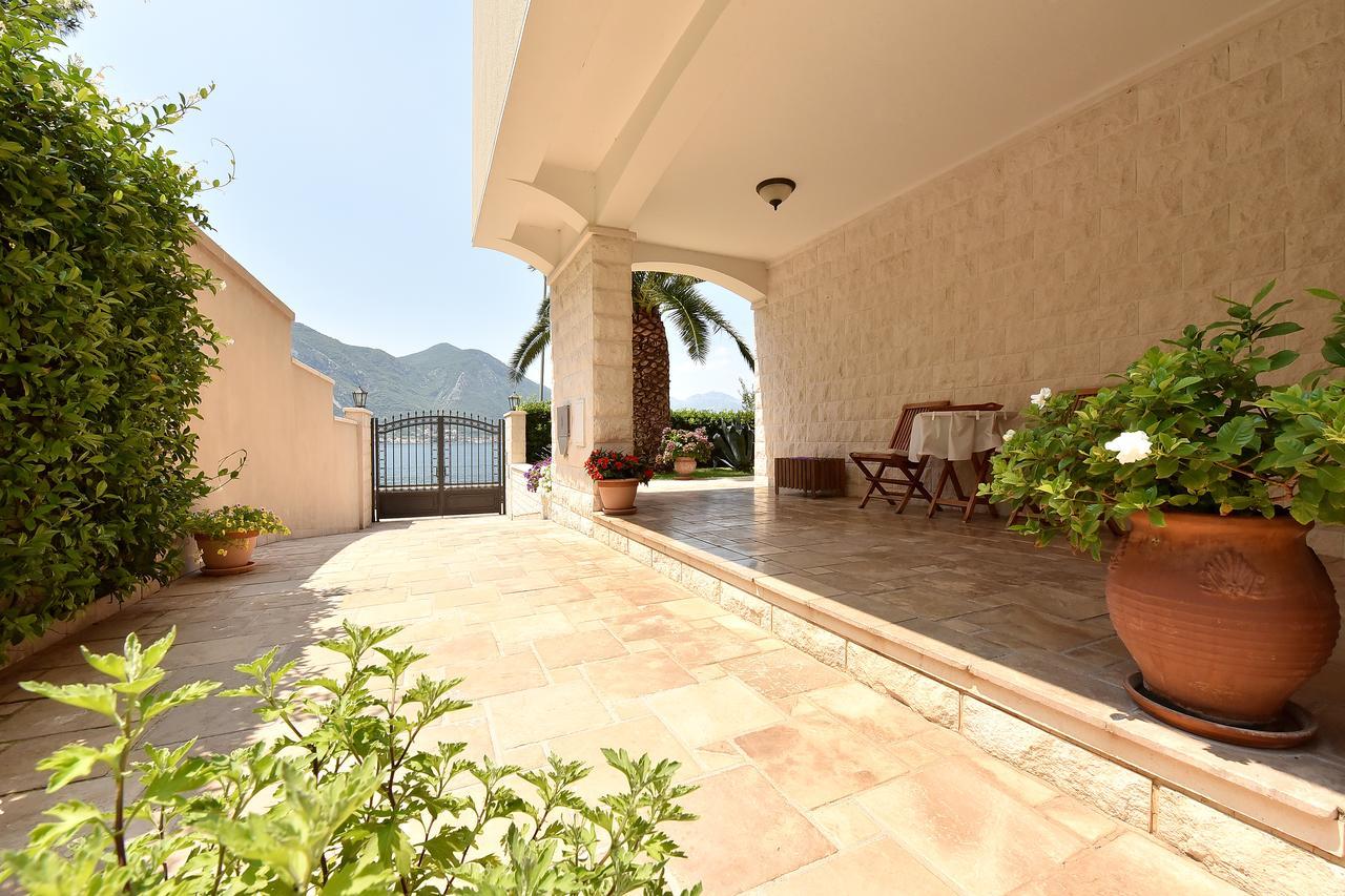 Maniva Penthouse By The Sea Apartman Kotor Kültér fotó