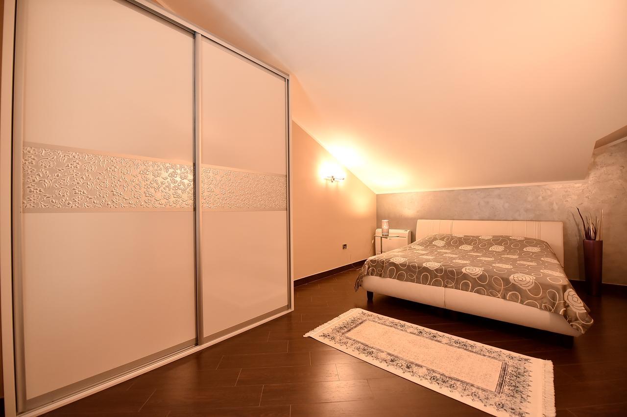 Maniva Penthouse By The Sea Apartman Kotor Kültér fotó
