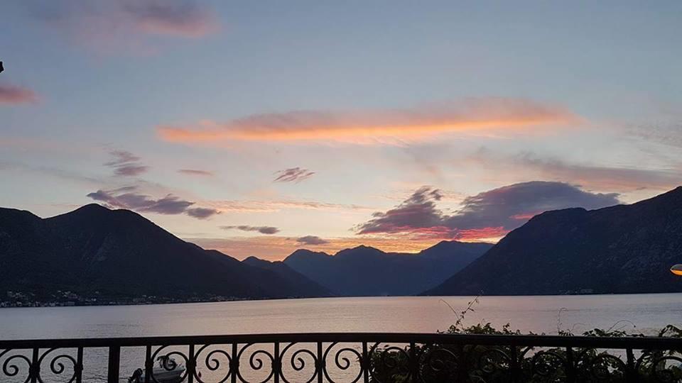 Maniva Penthouse By The Sea Apartman Kotor Kültér fotó