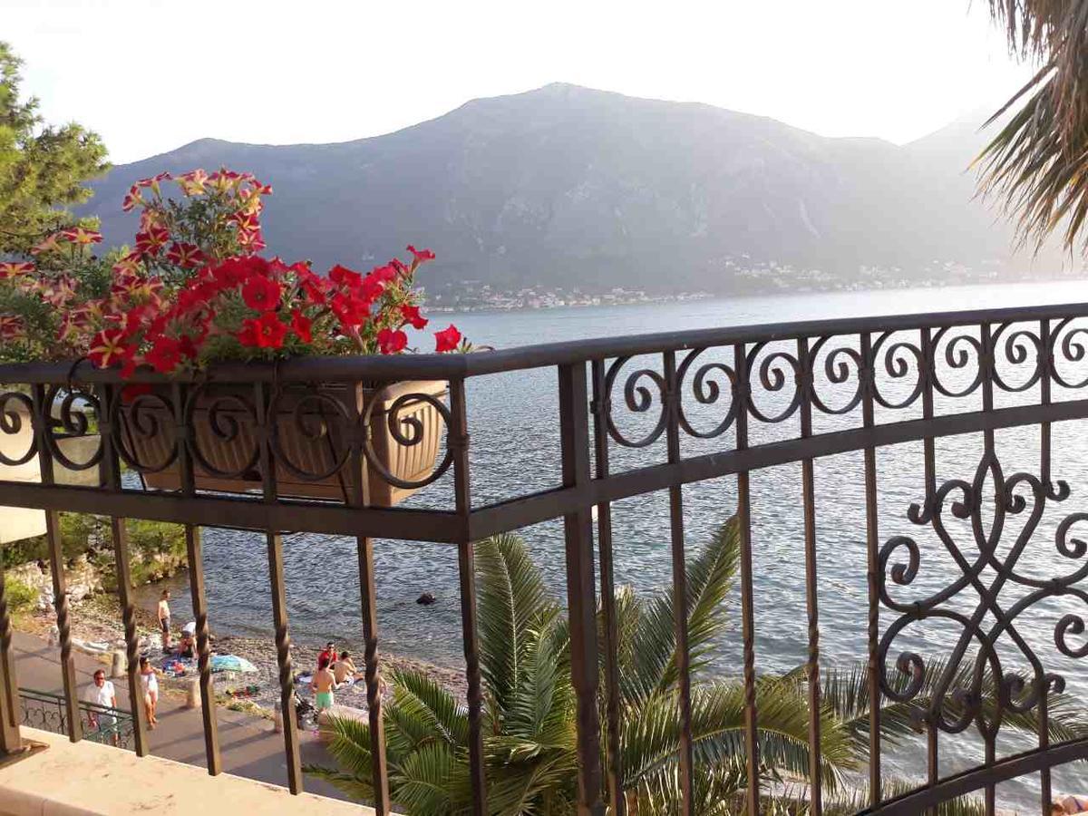 Maniva Penthouse By The Sea Apartman Kotor Kültér fotó